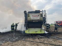 Kiégett egy kombájn Törökszentmiklósnál