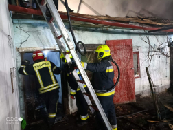 Melléképület teteje kapott lángra Jászárokszálláson