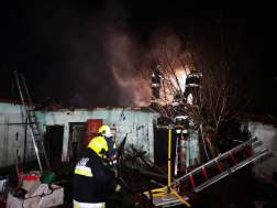 Melléképület teteje kapott lángra Jászárokszálláson