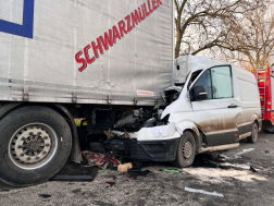 Két gépkocsi ütközött össze Szolnokon
