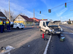 Két autó ütközött Szolnokon