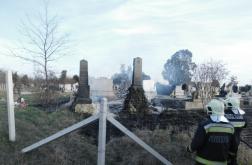 Aljnövényzet égett a karcagi Déli temetőben