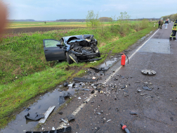 Két személygépkocsi karambolozott Tiszafürednél