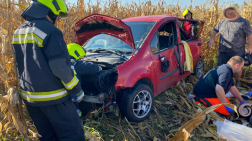 Felborult egy autó a 34-es főúton