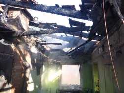 Kigyulladt egy lakóház Alattyánban