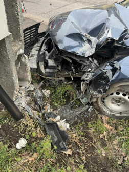 Villanyoszlopnak ütközött egy autó Tiszaföldváron