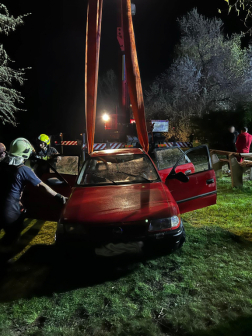 Gépkocsi gurult a Holt-Zagyvába Szolnoknál