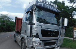 Kamionnal ütközött egy traktor Karcagon