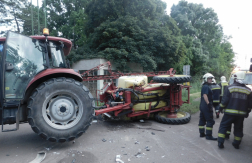 Kamionnal ütközött egy traktor Karcagon