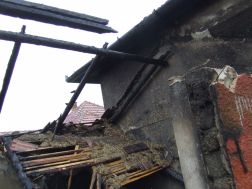 Kigyulladt egy melléképület Törökszentmiklóson