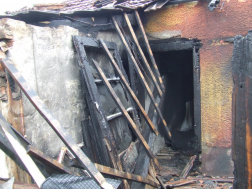 Kigyulladt egy melléképület Törökszentmiklóson