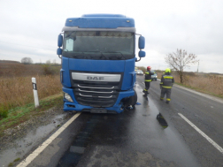 Kamionnal ütközött egy autó Karcagnál