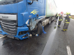 Kamionnal ütközött egy autó Karcagnál