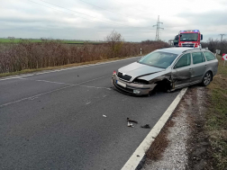 Két autó karambolozott Újszász mellett