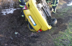 Felborult egy gépkocsi Jászjákóhalmánál