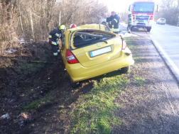 Felborult egy gépkocsi Jászjákóhalmánál