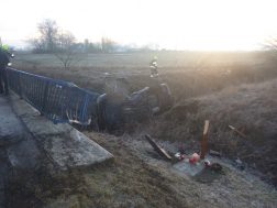 Lesodródott egy gépkocsi Jászberénynél