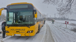 Busszal ütközött egy autó Szelevénynél