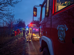 Árokba sodródott egy autó Jászárokszállásnál