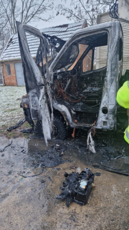 Kigyulladt egy kisteherautó Tiszafüreden