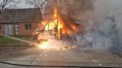 Kigyulladt egy kisteherautó Tiszafüreden