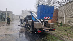 Kigyulladt egy kisteherautó Tiszafüreden