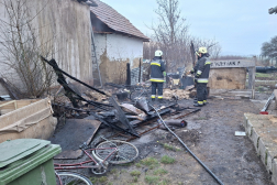 Tároló égett Jászladányon