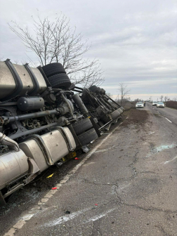 Felborult egy kamion Kunszentmártonnál