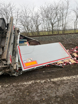 Felborult egy kamion Kunszentmártonnál