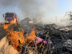 Hulladék és száraz fű gyulladt ki Szolnokon