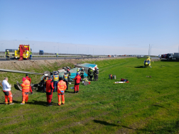 Árokba csapódott egy teherautó az M4-esen