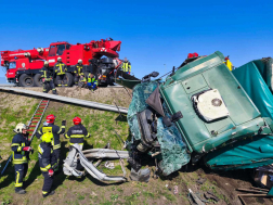 Árokba csapódott egy teherautó az M4-esen