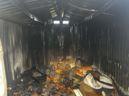 Hulladék égett egy szolnoki udvaron