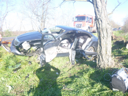 Árokba csapódott egy autó Jászberénynél