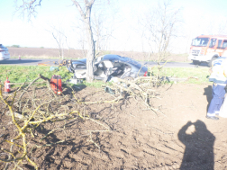 Árokba csapódott egy autó Jászberénynél