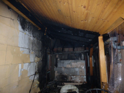 Egy ház terasza és garázsa égett Karcagon