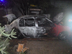 Kigyulladt egy autó Szolnokon