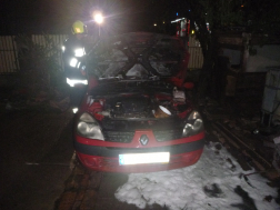 Kigyulladt egy autó Szolnokon