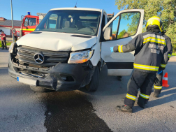 Kisteherautó és személygépkocsi ütközött Tiszaföldváron