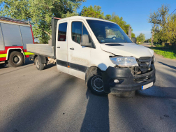 Kisteherautó és személygépkocsi ütközött Tiszaföldváron