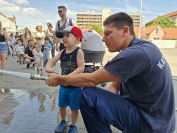 Több ezren voltak kíváncsiak a tűzoltókra gyermeknapon