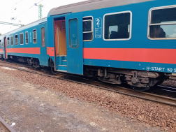 Kisiklott egy vonat újszászon