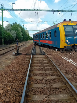Kisiklott egy vonat újszászon