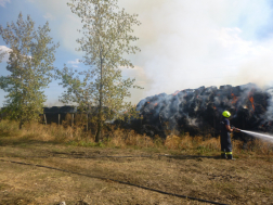 Több mint ezer szalmabála ég Jászkisérnél