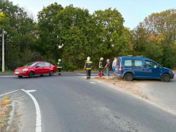 Két autó ütközött egy szolnoki kereszteződésben