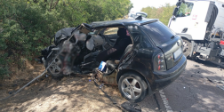 Kamion és személygépkocsi karambolozott a 442-es főúton