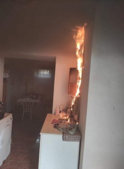 Villanyóra égett egy kisújszállási házban