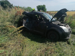 Vonat és autó ütközött egy vasúti átjáróban Tiszaföldvárnál