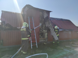 Kigyulladt egy festékgyártó üzem Szolnokon