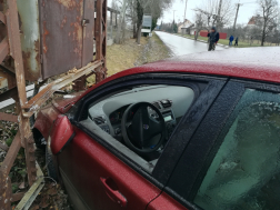 Villanykarónak ütközött egy autó Mezőtúron